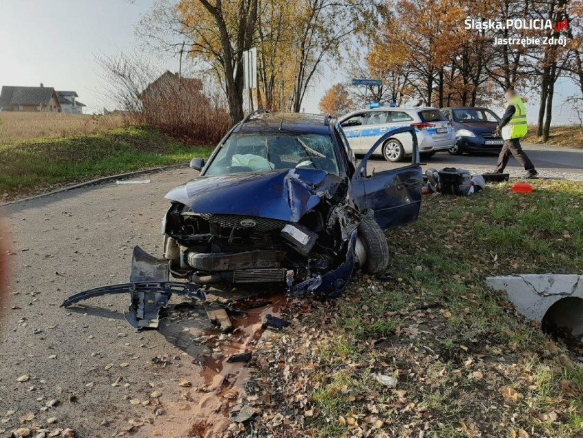 Samochód dachował na ulicy Libowiec w Jastrzębiu-Zdroju. Kierowca był pijany