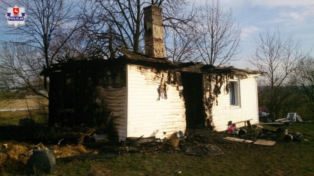Krasnystaw. 84-latek zginął w płomieniach drewnianego domu