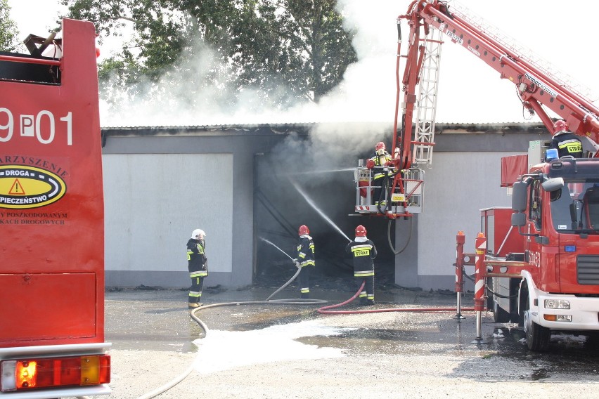 W akcji gaszenia pożaru brały udział jednostki z powiatu...