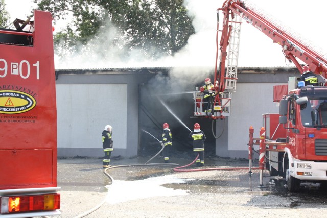 W akcji gaszenia pożaru brały udział jednostki z powiatu średzkiego, wspierane przez strażaków z powiatu śremskiego, wrzesińskiego i poznańskiego