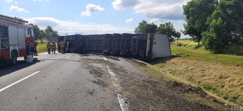 Wypadek w Paczkowie. Na obwodnicy wywrócił się samochód...