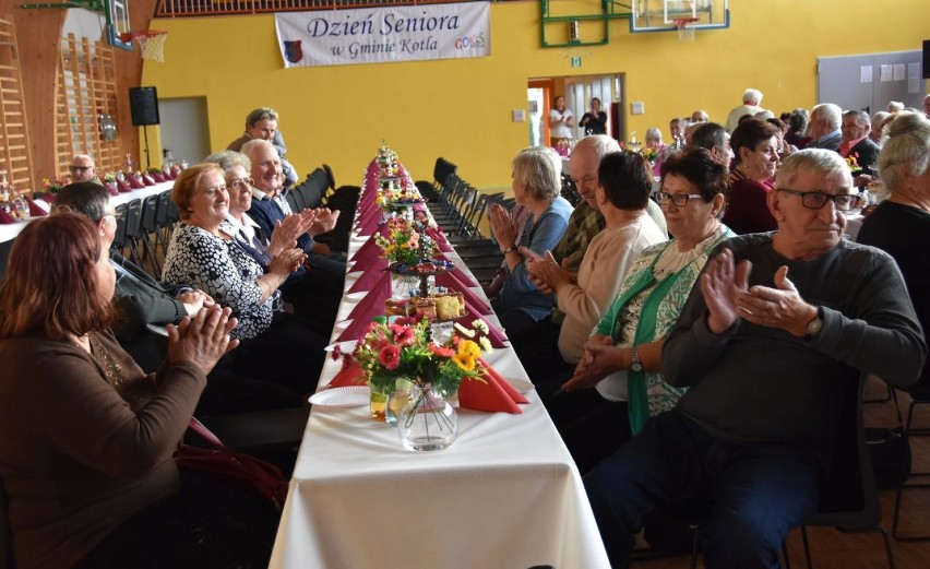 Seniorzy z gminy Kotla spotkali się na swoim święcie. ZDJĘCIA 