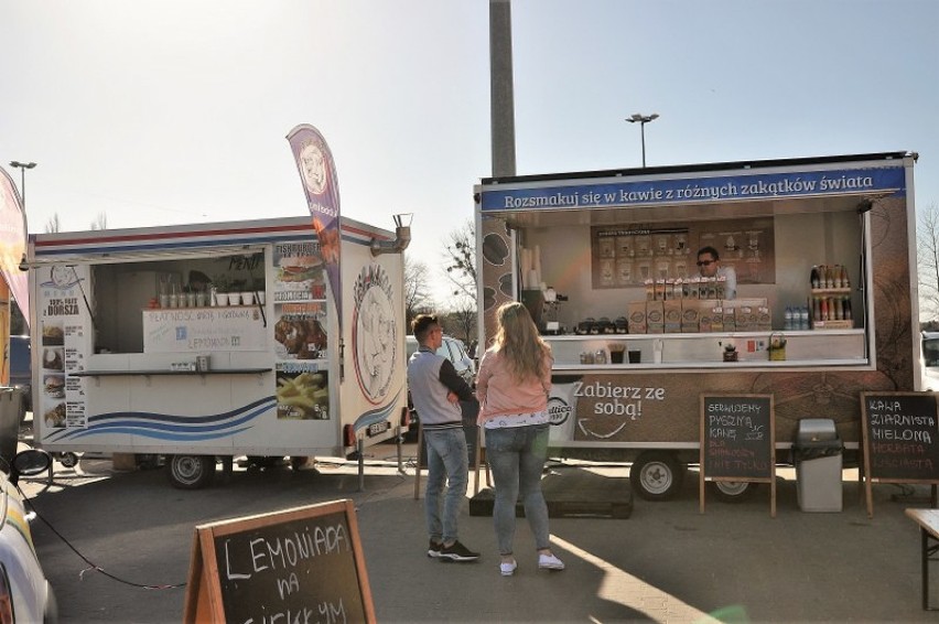 Food trucki cieszyły się powodzeniem.