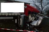 Wypadek w Łężcu. Tir zderzył się z busem