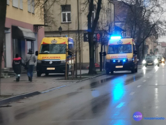 Tragedia w centrum Włocławka. Mężczyzna zmarł na klatce schodowej