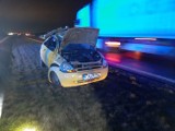 Elbląg. Samochód dachował na "siódemce" w okolicach Kazimierzowa (10.03.2020). 45-letnia kierująca nie odniosła obrażeń