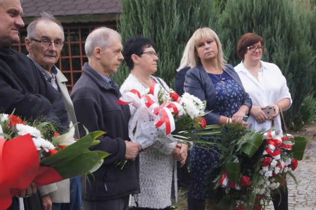 Radomsko: Kwiaty w 10. rocznicę posadzenia Dębu Pamięci Tadeusza Rozpędka oraz 81. rocznicę agresji ZSRR na Polskę