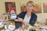 Gorlickie.  Na szkle malowane – misternie zdobione bombki Anny Radziak są jak  świąteczna opowieść o domu i regionie [ZDJĘCIA]