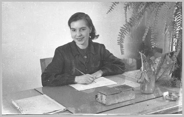 Joanna Chylińska podczas pracy w 1957 roku