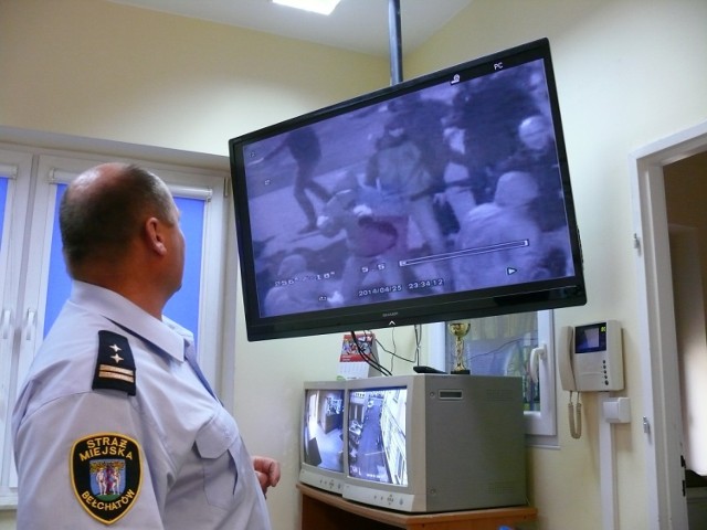 Bójkę kiboli łódzkiego Widzewa i GKS Bełchatów zarejestrowały kamery monitoringu straży miejskiej w Bełchatowie