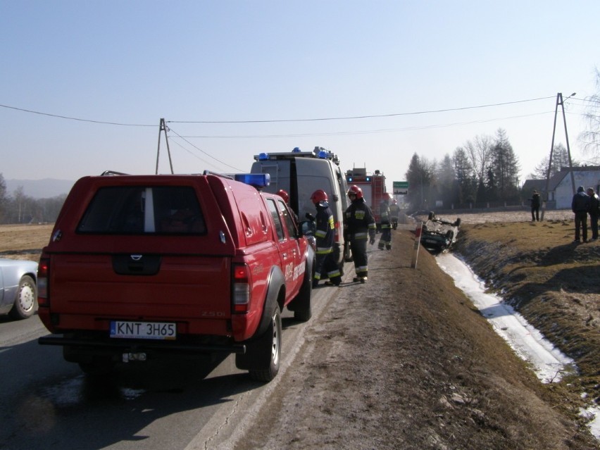 Groźny wypadek w Ostrowsku: jedna osoba ranna [ZDJĘCIA]