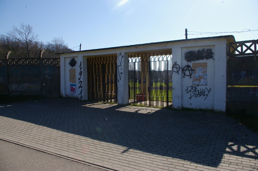 Gorlicki stadion zmieni oblicze, zniknie pustynia, będzie zadaszone lodowisko