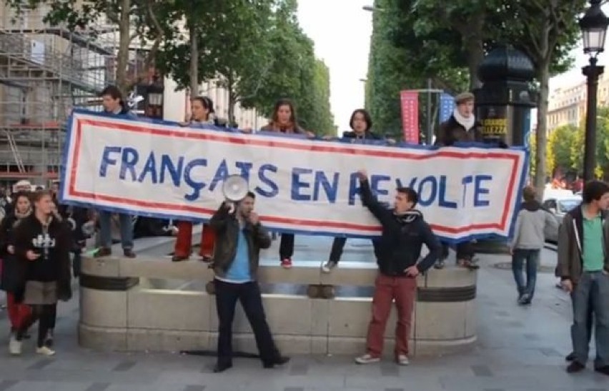 Młodzież na demonstracji w Paryżu