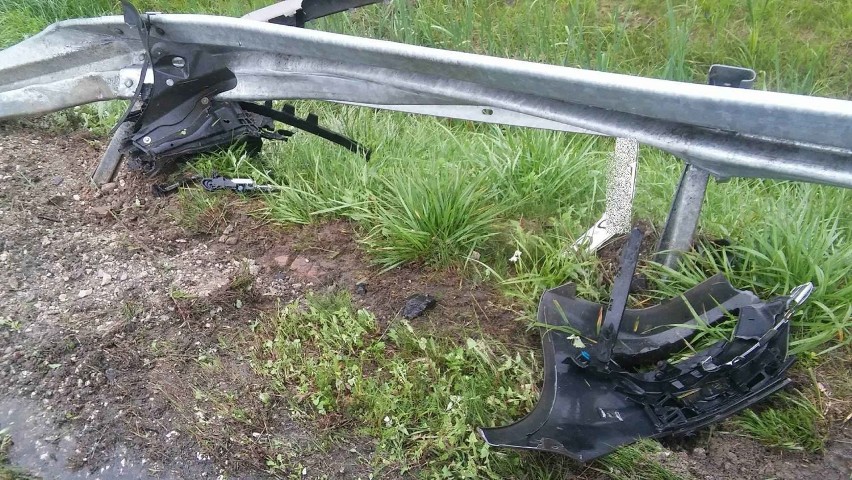 Wypadek na autostradzie A1 w okolicach Włocławka. Dachowanie mercedesa [zdjęcia, wideo]