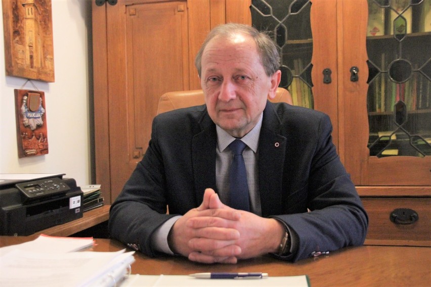 Prezes Zbigniew Rojek mimo upływu kadencji nadal rządzi kopalnią soli w Bochni. Dlaczego?