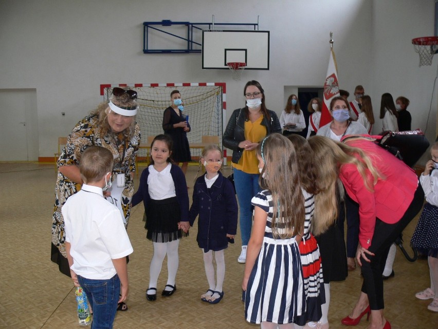 Od lewej: Joanna Sieroń wychowawczyni klasy Ic w Szkole...