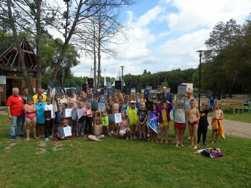 Sześćdziesiąt osób wzięło udział w bezpłatnej nauce pływania w Strudze