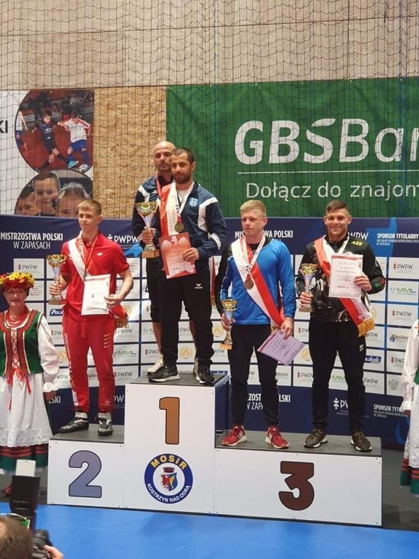 Gevorg Sahakyan z tytułem mistrzowskim, Aleksander Mielewczyk na podium