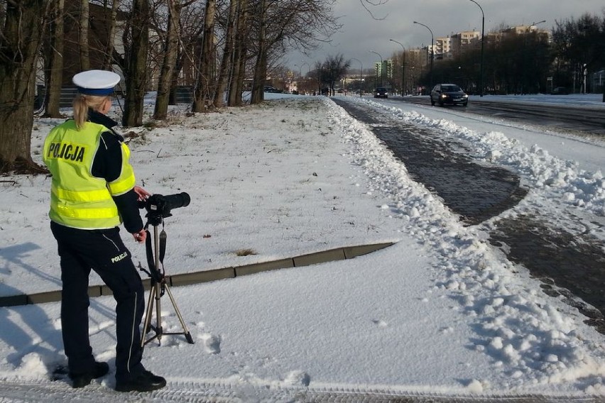 Policjanci wykorzystują w pracy specjalistyczny zestaw...