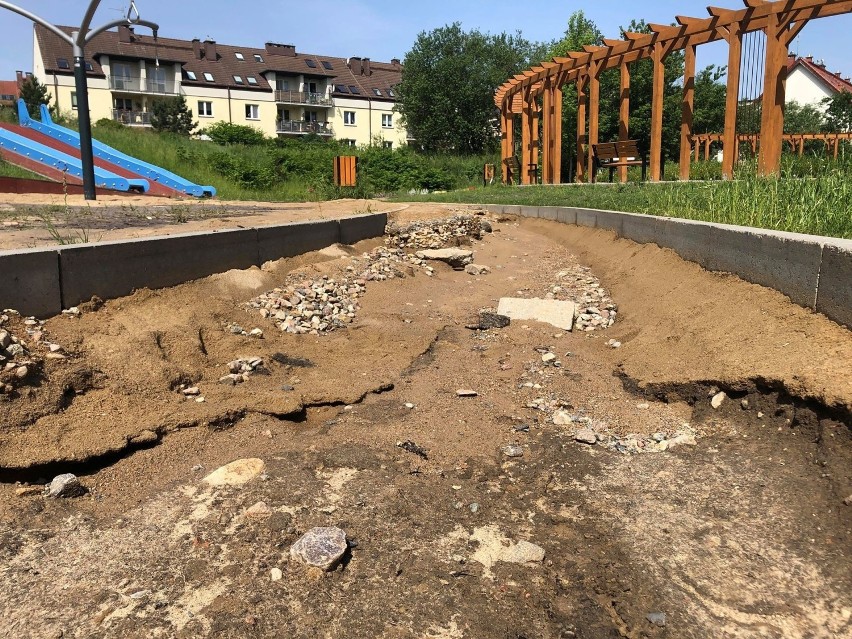 Zniszczenia po ostatnich ulewach w Parku Brodowskim [ZDJĘCIA]