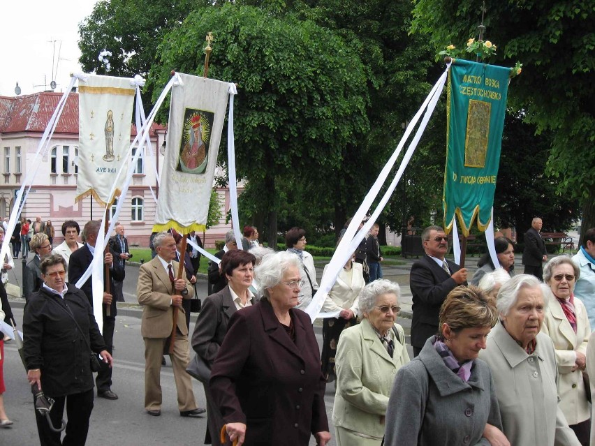 Tłumy człuchowian przeszły ulicami miasta w procesji Bożego Ciała w parafii pw. św. Jakuba Apostoła