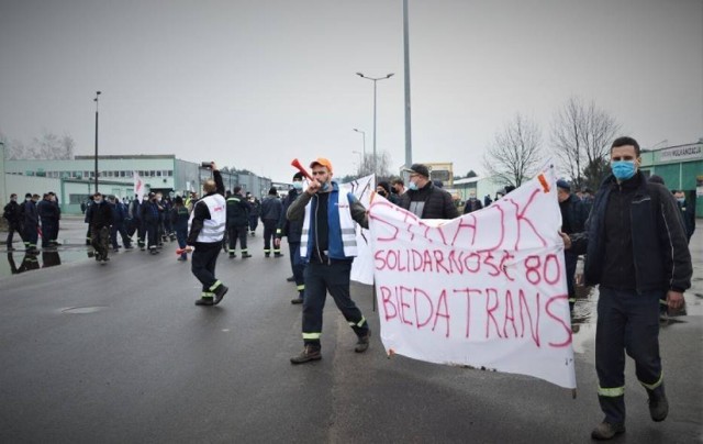 Wiosną pracownicy Betransu Bełchatów przeprowadzili 12-dniowy strajk. Teraz czekają na dalszą część podwyżek i pieniądze za dni, kiedy odbywał się protest