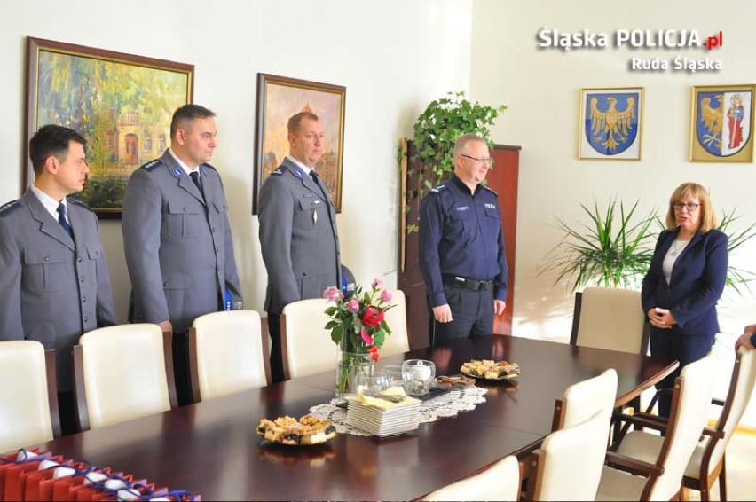 Ruda Śląska: Prezydent nagrodziła najlepszych policjantów w walce z dopalaczami