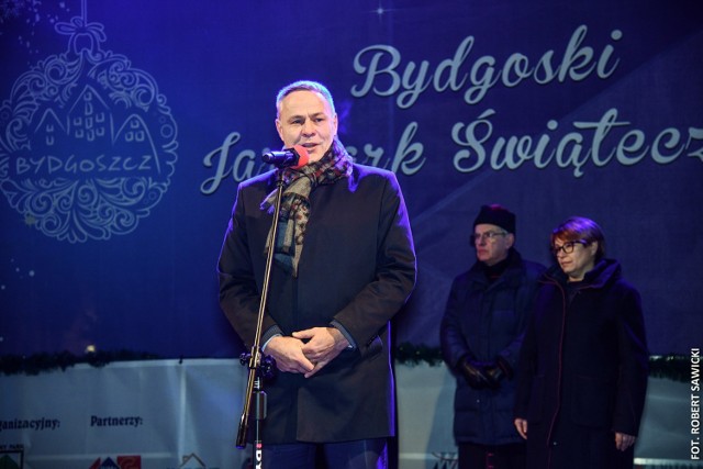 Podczas jarmarku świątecznego w Bydgoszczy na scenę wszedł mężczyzna i niezatrzymany przez nikogo podszedł do biskupa bydgoskiego. Obok znajdował się prezydent Rafał Bruski.