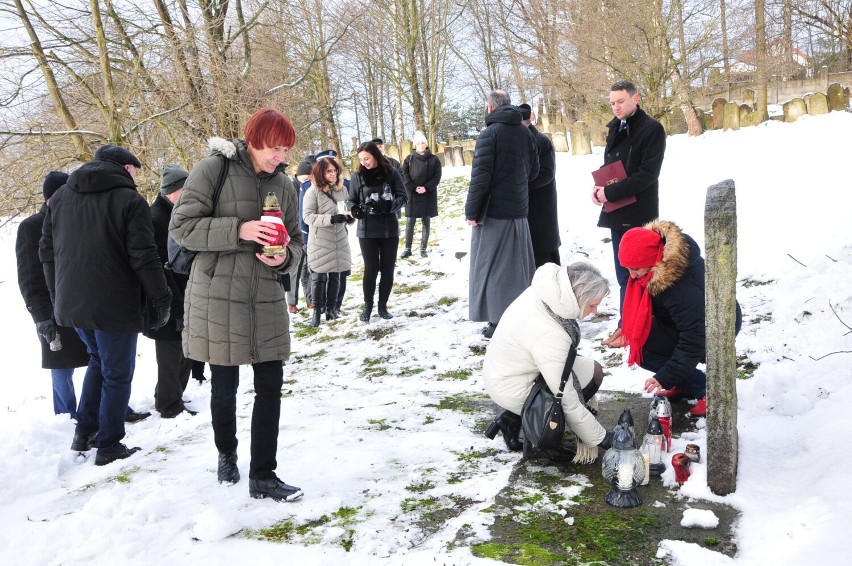 Krośnieńskie Obchody Dnia Pamięci o Ofiarach Holokaustu. Modlitwa na kirkucie i uroczystości w miejscu dawnego getta [ZDJĘCIA]