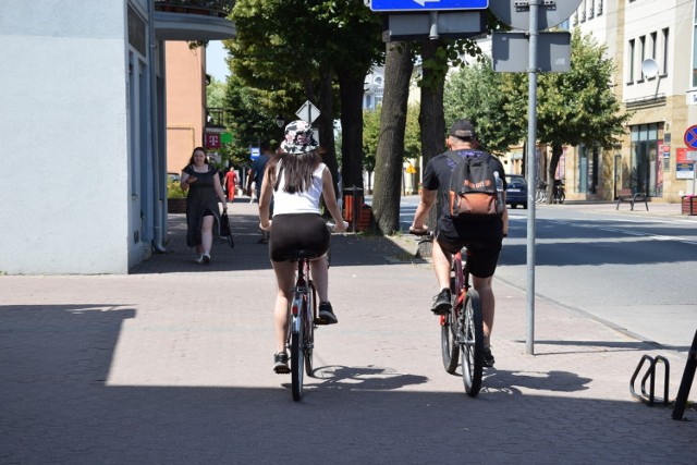 Są rzeczy, na jakie najbardziej narzekają rowerzyści w Zduńskiej Woli. Okazuje się, że nie chodzi tylko  o zachowanie kierowców wobec nich, ale również o stan tak zwanej infrastruktury, a także zachowanie innych rowerzystów.