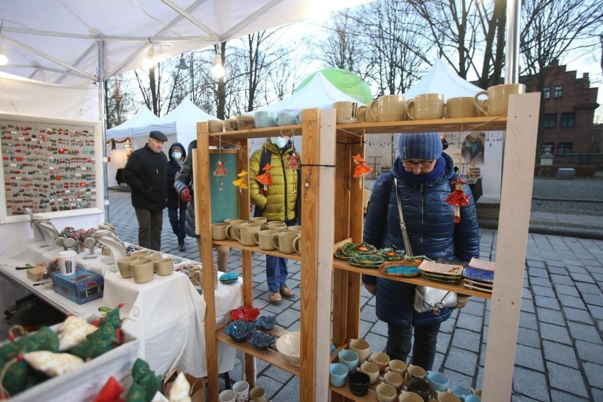 Rozpoczął się jarmark na Nikiszu w Katowicach. Przyciąga...