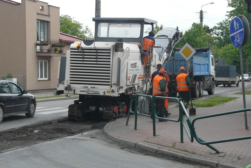 Naprawa dróg w Tomaszowie: Naprawiają skrzyżowane ulic Spalskiej i Szczęśliwej i ul. E. Orzeszkowej