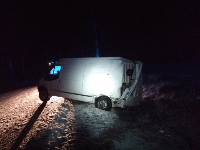 Kadłubówka. Wypadek na DK 66. Zderzenie busa z ciężarówką. Droga zablokowana