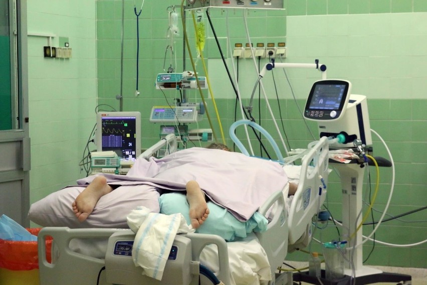 15 pacjentów "covidowych" jest podłączonych do respiratorów