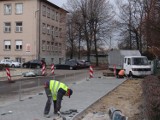 Remontują chodniki przy wieluńskim szpitalu [FOTO]