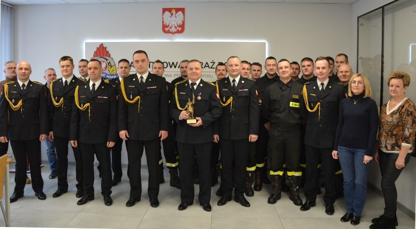 Uroczyste pożegnanie strażaka-emeryta w Komendzie Powiatowej Państwowej Straży Pożarnej w Radomsku