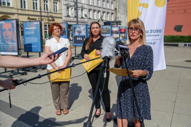 Konferencja kandydatek Polski 2050 do parlamentu odbyła się w środę w Bydgoszczy pod hasłem „Dziewczyny, do przodu!”.