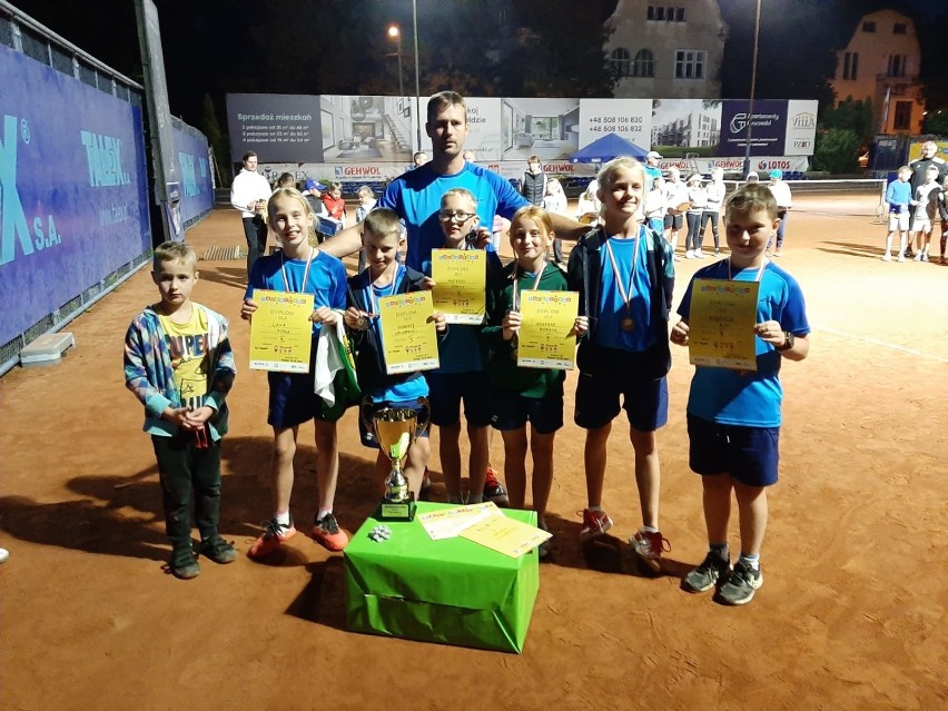 Młodzi tenisiści ze Szczecinka