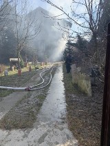 Pożar domu w Myślenicach. Na miejscu pięć zastępów straży 