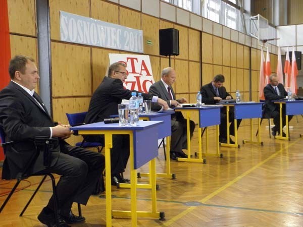 W Sosnowcu licealiści odpytali kandydatów na prezydenta miasta [Film + Zdjęcia]