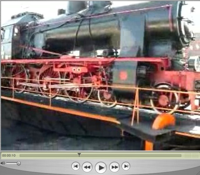 Zobacz film z lokomotywą na obrotnicy.