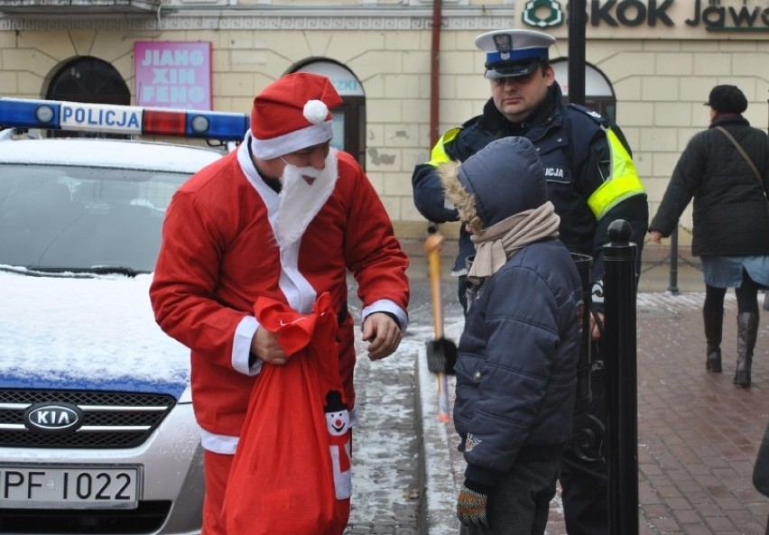Mikołaj na drodze w Łowickiem (FOTO)