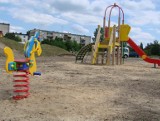 Dzieci z osiedla Piastów w Ostrzeszowie mają nowy plac zabaw