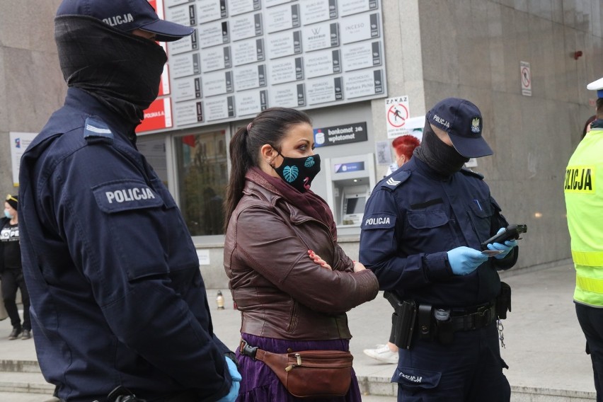 Legnica: Nie dla Piekła Kobiet, protest przed siedzibą PiS