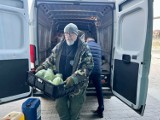 Zbiórka ciepłych rzeczy i żywności dla bezdomnych w Toruniu. Fundacja przyjedzie i odbierze!