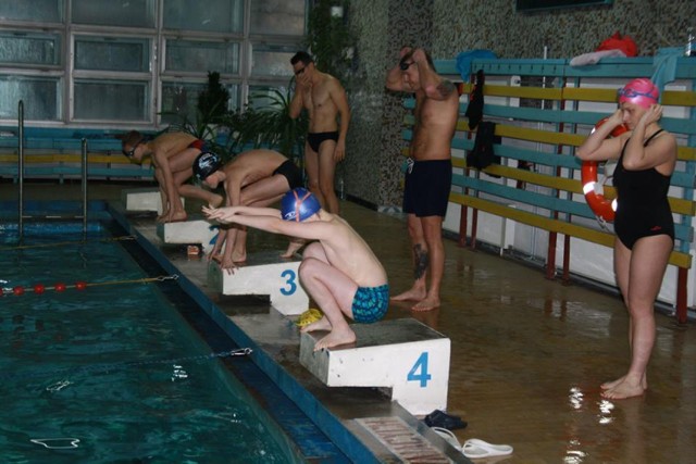 Rodzinne zawody pływackie w Zespole Szkół nr 3 w Dąbrowie Górniczej