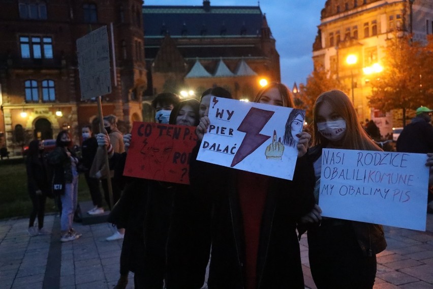 Protest w Legnicy. Spacer dla wkurzonych!