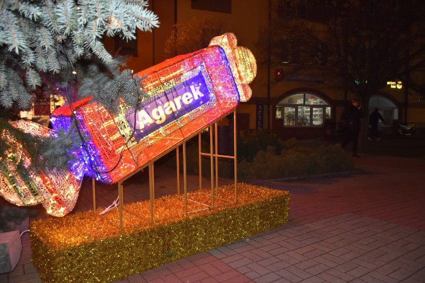Takich iluminacji świątecznych w Chełmie jeszcze nie było. Miasto  wygląda bajecznie i nareszcie ożyło wieczorami. Zobacz zdjęcia