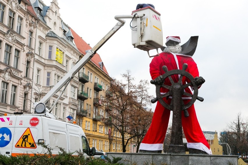 Świąteczny klimat w Szczecinie. Marynarz znowu stał się Mikołajem [ZDJĘCIA]