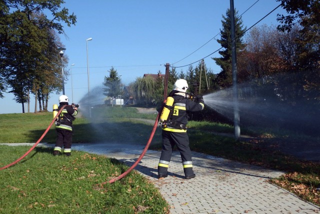 Strażacy gminy Łużna ćwiczyli na obiektach Wiejskiego Domu Kultury w Biesnej